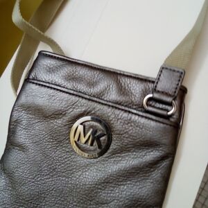 VINTAGE PEBBLE LEATHER CROSSBODY MICHAEL KORS BAG